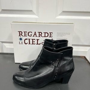 Regarde Le Ciel black leather ankle boots size 9